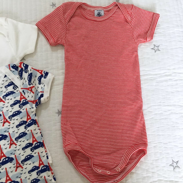 PETIT BATEAU(プチバトー)の＊ご専用＊ 新品未使用  プチバトー  半袖ボディ  3枚組  18m キッズ/ベビー/マタニティのベビー服(~85cm)(肌着/下着)の商品写真