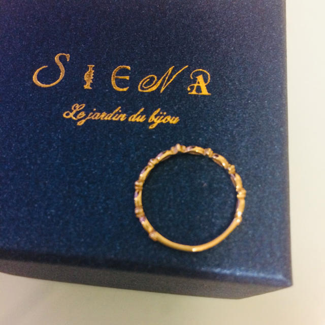 agete(アガット)のSIENA 一粒ダイヤのオーバル透かしカットリング シエナ レディースのアクセサリー(リング(指輪))の商品写真