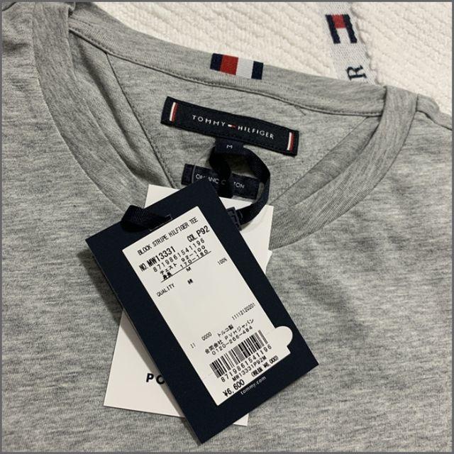 TOMMY HILFIGER(トミーヒルフィガー)の細やかな配色で目を引く立体的なインターシャロゴT　グレー メンズのトップス(Tシャツ/カットソー(半袖/袖なし))の商品写真