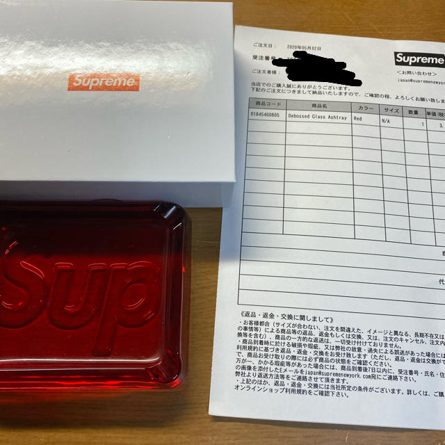 Supreme(シュプリーム)のsupreme Dabossed Glass Ashtray Red インテリア/住まい/日用品のインテリア小物(灰皿)の商品写真