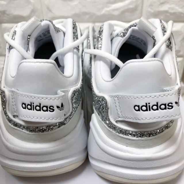 adidas(アディダス)の♡新品 MAGMUR RUNNER W グリッター 24.5cm♡ レディースの靴/シューズ(スニーカー)の商品写真