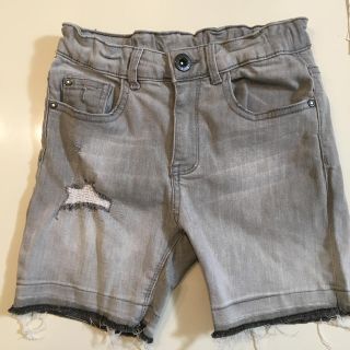 ザラキッズ(ZARA KIDS)のZARA  ザラキッズ　グレーデニム　ショートパンツ　サイズ7 122(パンツ/スパッツ)