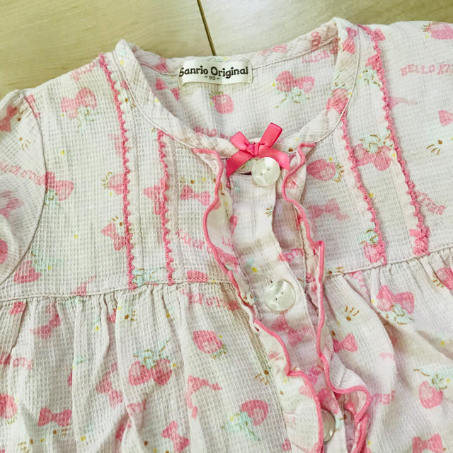 サンリオ(サンリオ)のキティ夏用半袖パジャマ　90 キッズ/ベビー/マタニティのキッズ服女の子用(90cm~)(パジャマ)の商品写真