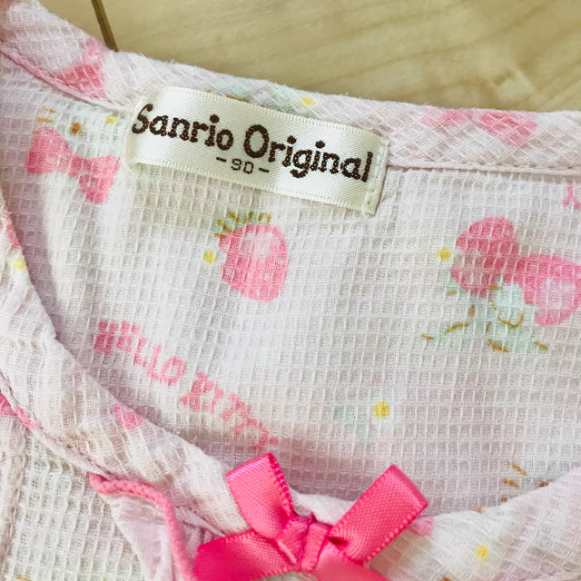 サンリオ(サンリオ)のキティ夏用半袖パジャマ　90 キッズ/ベビー/マタニティのキッズ服女の子用(90cm~)(パジャマ)の商品写真