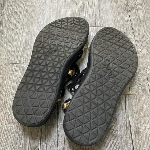 Teva(テバ)のTEVA ボヤインフィニティメタリック サンダル レディースの靴/シューズ(サンダル)の商品写真