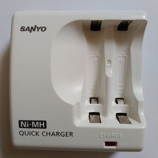 サンヨー(SANYO)のサンヨー　ニッケル電池用急速充電器(バッテリー/充電器)