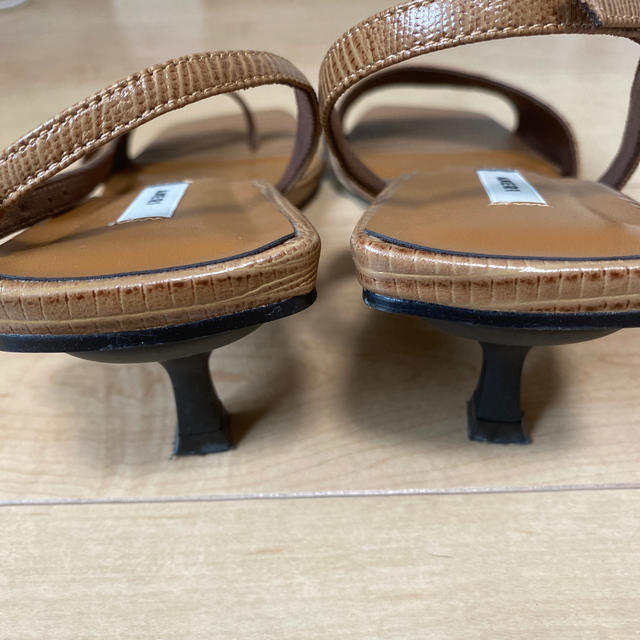 Ameri VINTAGE(アメリヴィンテージ)のAMERI  ASYMMETRY THONG SANDAL    レディースの靴/シューズ(サンダル)の商品写真