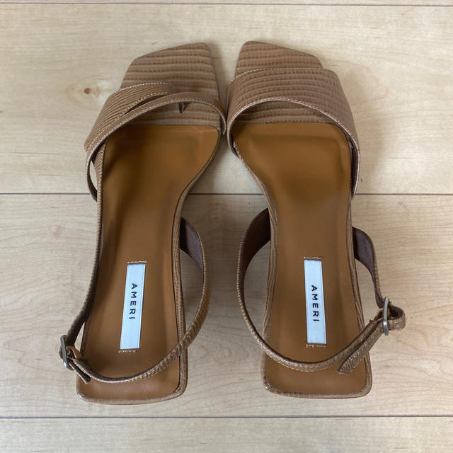 Ameri VINTAGE(アメリヴィンテージ)のAMERI  ASYMMETRY THONG SANDAL    レディースの靴/シューズ(サンダル)の商品写真