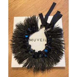 ミュベールワーク(MUVEIL WORK)のMUVEIL ミュベール つけ襟 アクセサリー　羽　ビジュー(つけ襟)