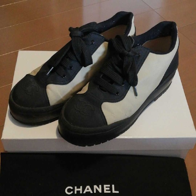 CHANEL(シャネル)のCHANEL スニーカー 36 レディースの靴/シューズ(スニーカー)の商品写真