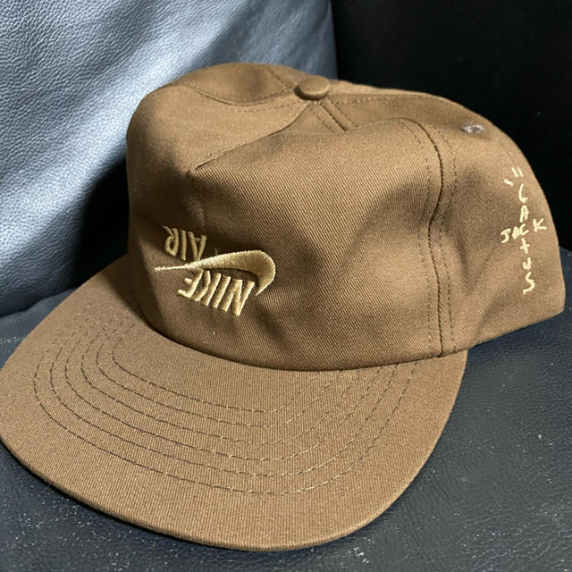 NIKE(ナイキ)のnike travis scott jordan CAP ブラウン メンズの帽子(キャップ)の商品写真