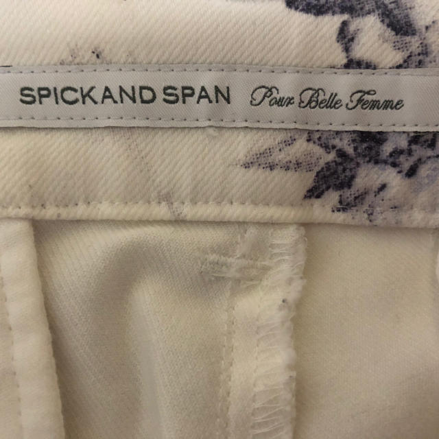 Spick & Span(スピックアンドスパン)のSPICK AND SPAN  フラワープリントパンツ レディースのパンツ(カジュアルパンツ)の商品写真