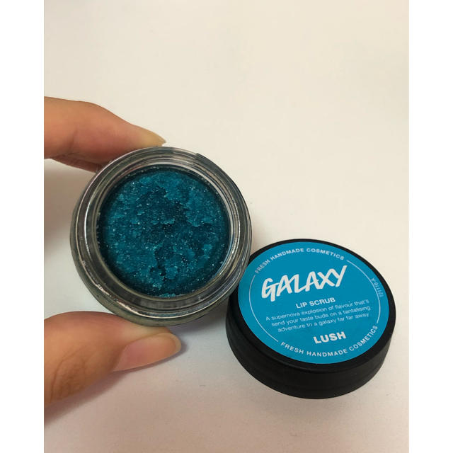 LUSH(ラッシュ)のLUSH リップスクラブ　Galaxy コスメ/美容のスキンケア/基礎化粧品(リップケア/リップクリーム)の商品写真