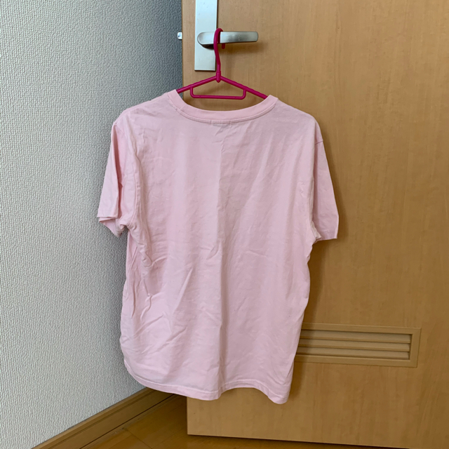 しまむら(シマムラ)のピンク　Tシャツ レディースのトップス(Tシャツ(半袖/袖なし))の商品写真