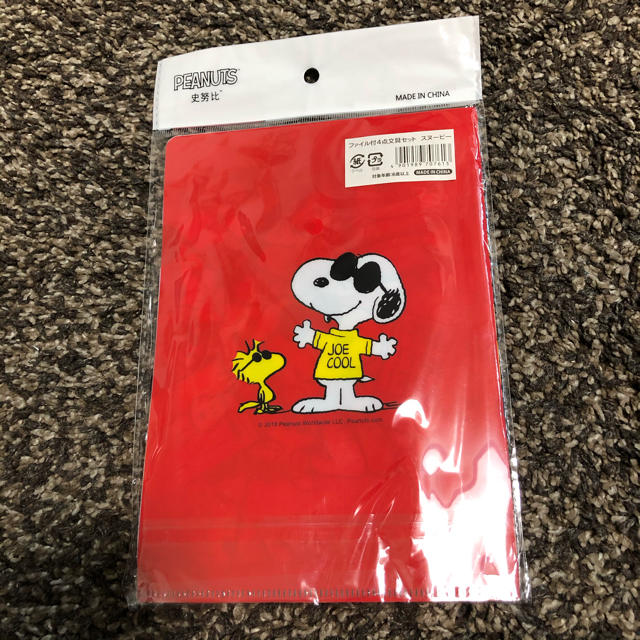 SNOOPY(スヌーピー)のスヌーピー　ファイル付き文具4点セット エンタメ/ホビーのおもちゃ/ぬいぐるみ(キャラクターグッズ)の商品写真