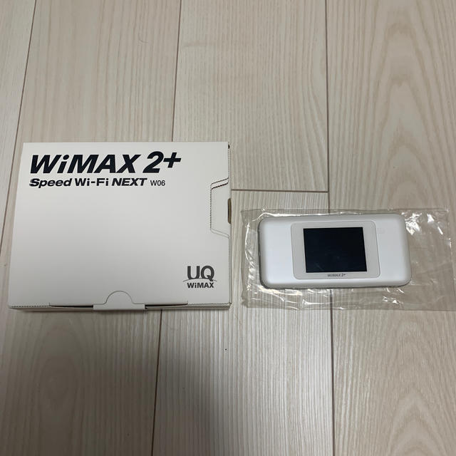 au(エーユー)の【美品】WiMAX モバイルルーター W06 スマホ/家電/カメラのPC/タブレット(PC周辺機器)の商品写真