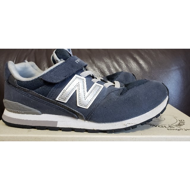 New Balance(ニューバランス)のニューバランス　23.5センチ　キッズ キッズ/ベビー/マタニティのキッズ靴/シューズ(15cm~)(スニーカー)の商品写真