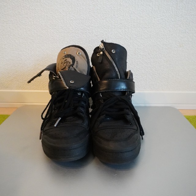 DIESEL(ディーゼル)のFRM MID DIESEL LEA メンズの靴/シューズ(スニーカー)の商品写真
