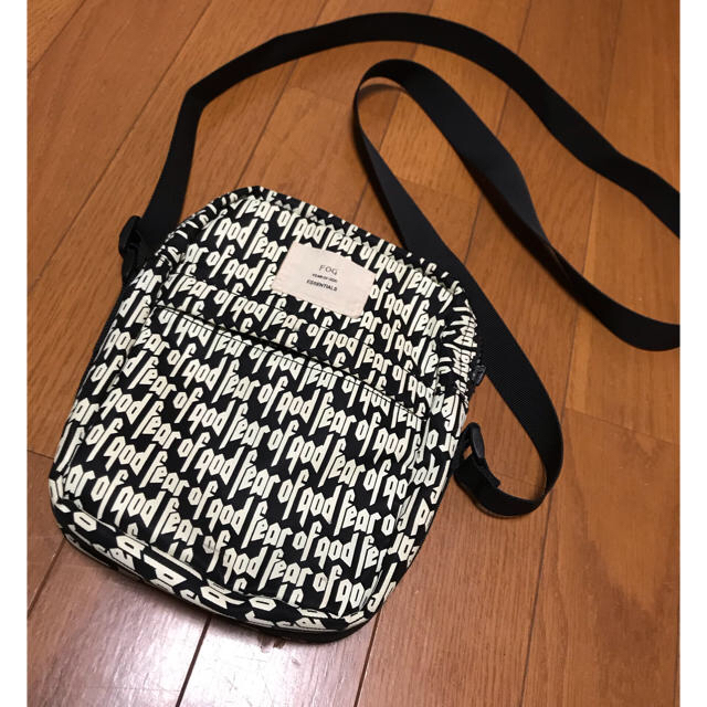 FEAR OF GOD - Fear of God FOG ESSENTIALS ショルダーバッグの通販 by