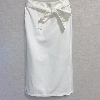 ジーユー(GU)のGU 白　スカート(ひざ丈スカート)