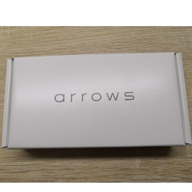 速くおよび自由な arrows - arrows M05 SIMフリー ホワイト スマートフォン本体