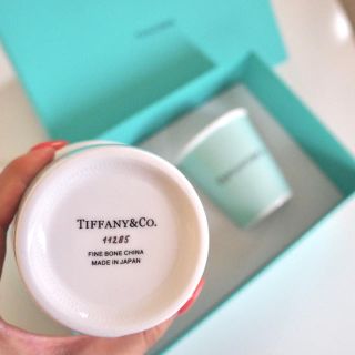 Tiffany & Co. - ✿Tiffany✿紙コップ風ペアマグカップの通販 by たん