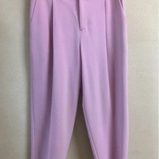 ザラ(ZARA)の【美品】ZARAテーパードパンツ  桜色ピンク(その他)