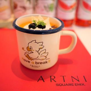 スクウェアエニックス(SQUARE ENIX)の♡新品未使用箱付スーベニア ホーローマグ チョコボ♡(グラス/カップ)