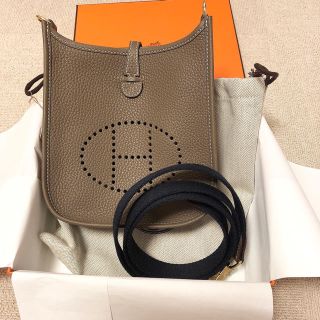 エルメス(Hermes)のHermes ミニエヴリン エヴリンアマゾーヌ エトゥープ(ショルダーバッグ)