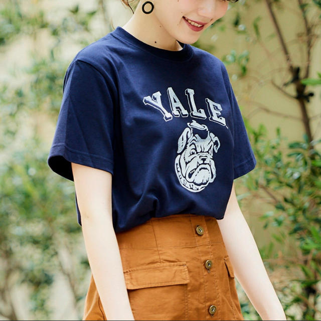 le.coeur blanc(ルクールブラン)の新品タグ付き☆YALE◆ブルドッグTシャツ ネイビー レディースのトップス(Tシャツ(半袖/袖なし))の商品写真