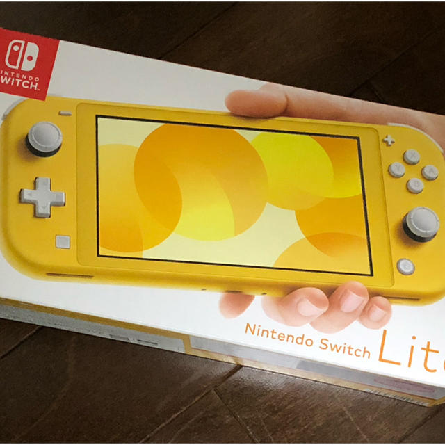 任天堂(ニンテンドウ)のNintendo Switch NINTENDO SWITCH LITE イエロ エンタメ/ホビーのゲームソフト/ゲーム機本体(携帯用ゲーム機本体)の商品写真