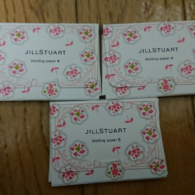 JILLSTUART(ジルスチュアート)のタイムセール！ 【新品】ジルスチュアート あぶらとり紙 ３個セット 日本製 コスメ/美容のメイク道具/ケアグッズ(あぶらとり紙)の商品写真