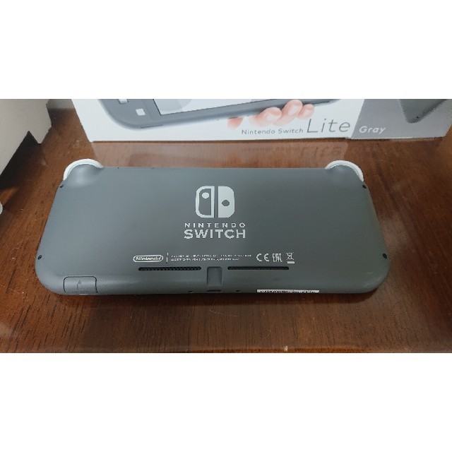 Nintendo Switch Liteグレー 中古 新品画面保護フィルム付き エンタメ/ホビーのゲームソフト/ゲーム機本体(家庭用ゲーム機本体)の商品写真