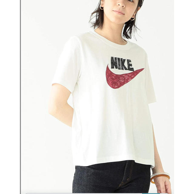 NIKE(ナイキ)の//mmmさん専用//NIKEアイコン グラフィック ショートスリーブTシャツ レディースのトップス(Tシャツ(半袖/袖なし))の商品写真