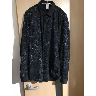 イッセイミヤケ(ISSEY MIYAKE)のissey miyake men 14aw ろうけつ染めシャツ　サンプル品(シャツ)