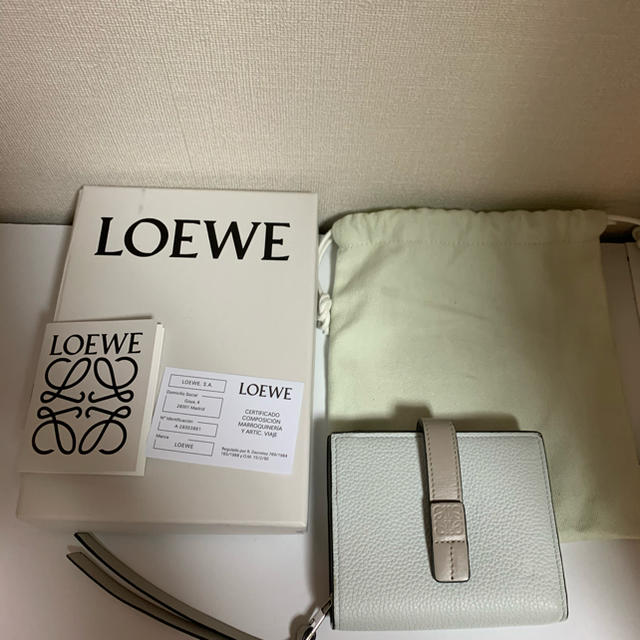LOEWE - ロエベ 二つ折り財布の通販 by YOU|ロエベならラクマ