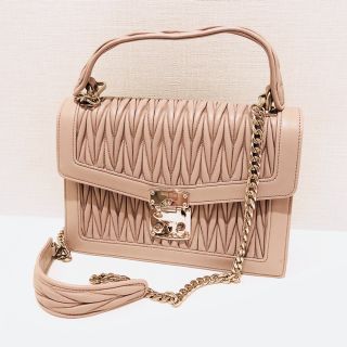 ミュウミュウ(miumiu)のLittleBeeさま専用 miumiuのマテラッセレザーバッグ(ハンドバッグ)