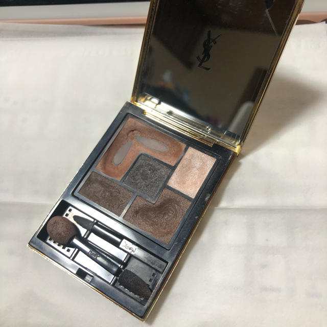 Yves Saint Laurent Beaute(イヴサンローランボーテ)のアイシャドウ コスメ/美容のベースメイク/化粧品(アイシャドウ)の商品写真