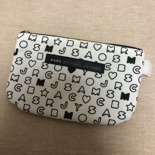 マークバイマークジェイコブス(MARC BY MARC JACOBS)のMARC BY MARC JACOBS ポーチ ホワイト 雑誌付録(ポーチ)