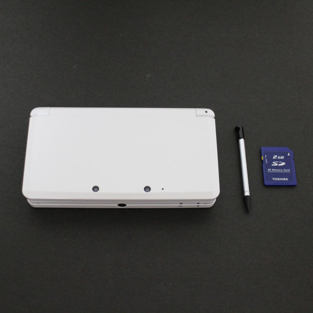 ニンテンドー3DS(ニンテンドー3DS)のニンテンドー3DS ピュアホワイト #51 エンタメ/ホビーのゲームソフト/ゲーム機本体(携帯用ゲーム機本体)の商品写真