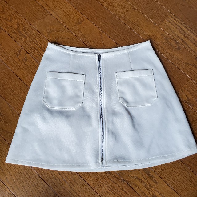 白ミニスカート★Ｌサイズ新品未使用★テニス、ゴルフ レディースのスカート(ミニスカート)の商品写真