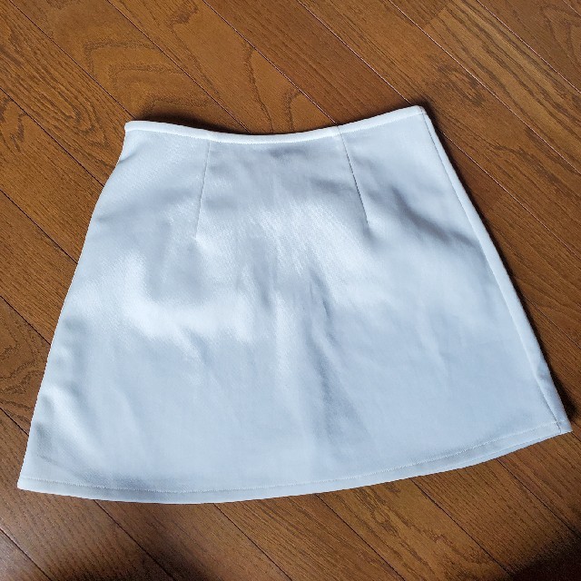 白ミニスカート★Ｌサイズ新品未使用★テニス、ゴルフ レディースのスカート(ミニスカート)の商品写真