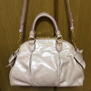 ミュウミュウ(miumiu)のmiumiu サイドリボン バッグ RL0052(ショルダーバッグ)