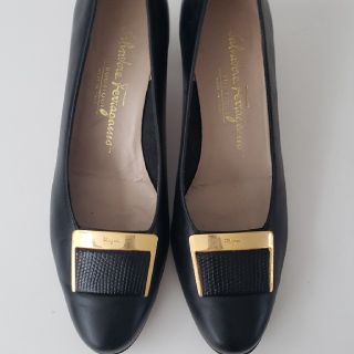 サルヴァトーレフェラガモ(Salvatore Ferragamo)のFerragamo　7B ブラックパンプス(ハイヒール/パンプス)