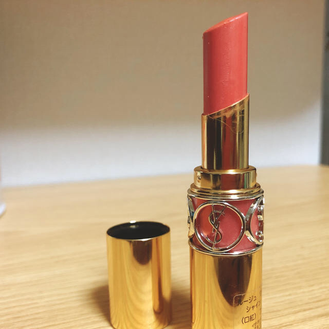 Yves Saint Laurent Beaute(イヴサンローランボーテ)のイブサンローラン ルージュヴォリュプテシャインＮｏ．15 コスメ/美容のベースメイク/化粧品(口紅)の商品写真