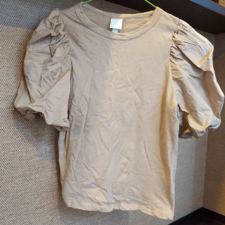 エイチアンドエム(H&M)のパフスリーブ　入手困難(Tシャツ(半袖/袖なし))