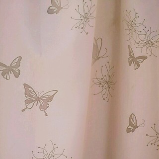 蝶が舞う春爛漫ベビーピンクカーテン(カーテン)