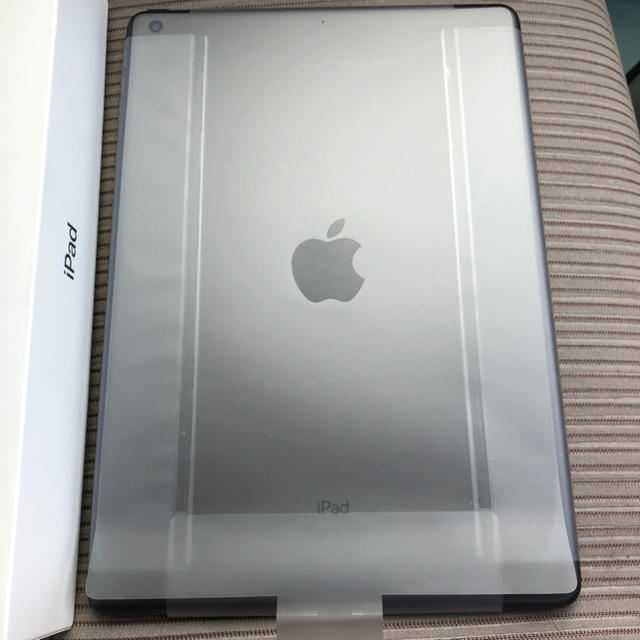 iPad 32GB WiFiモデル　新型第七世代 1