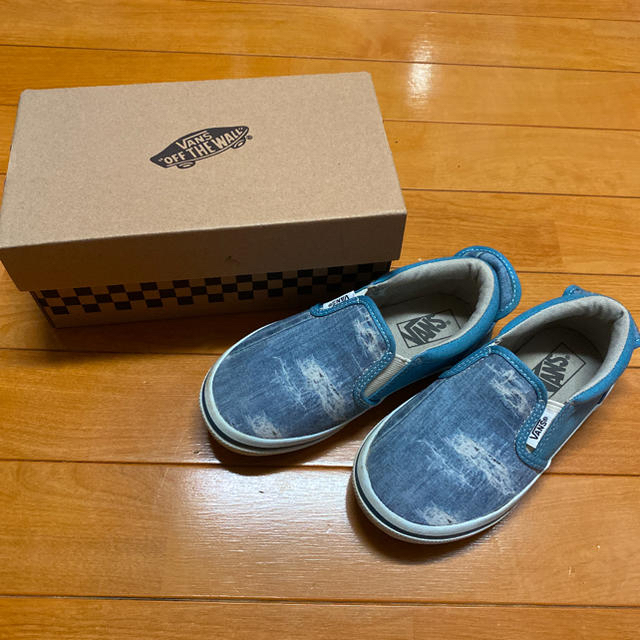 VANS(ヴァンズ)のvans バンズ　デニム  ダメージ風　スニーカー　スリッポン　19 vans キッズ/ベビー/マタニティのキッズ靴/シューズ(15cm~)(スニーカー)の商品写真