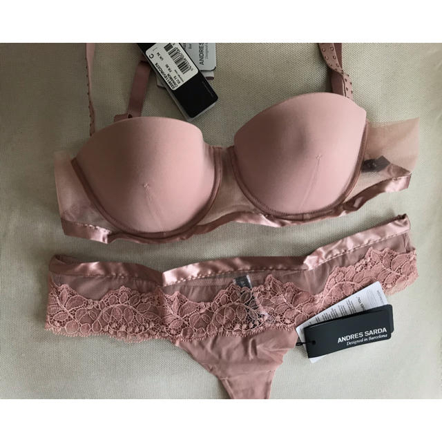 アンドレサルダ ANDRES SARDA ビジューつきストラップレスブラ&タンガ レディースの下着/アンダーウェア(ブラ&ショーツセット)の商品写真